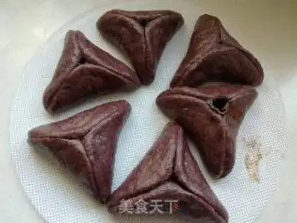 Make Red sugar triangle of groceries step 9