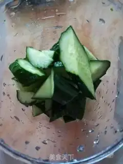 Make Cucumber juice step 1