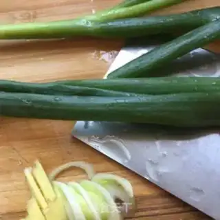 Make A simple dry-cooked vegetable step 2
