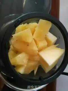 Make Fresh pineapple juice step 4