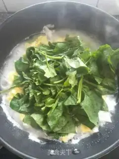 Make Eggs, spinach step 5