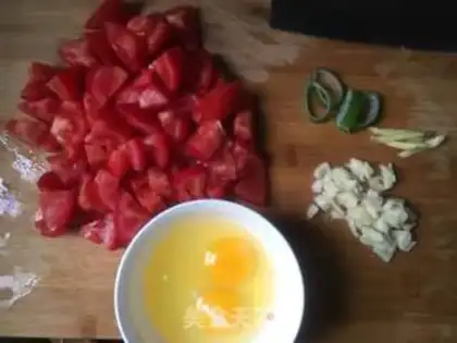 Make Tomato fried eggs step 0