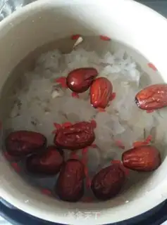 Make Silver-eared lilies soup step 0