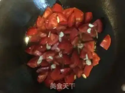 Make Tomato fried eggs step 1