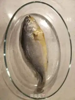 Make Big yellow fish onions step 0