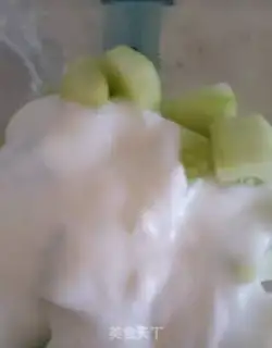 Make Cucumber apple yogurt step 1