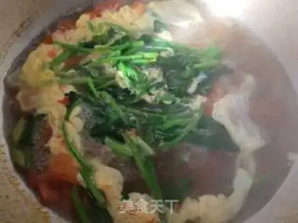 Make Tomato spinach omelet soup step 4