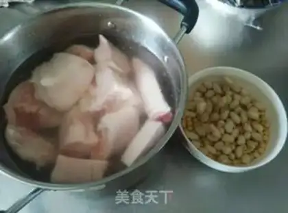 Make Soy peanut stew pig hoof step 0