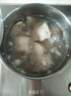 Make Soy peanut stew pig hoof step 1