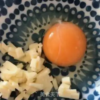 Make Tomato cheese fried eggs step 3