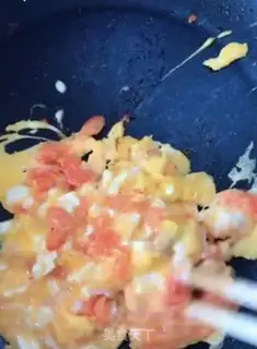 Make Tomato cheese fried eggs step 4