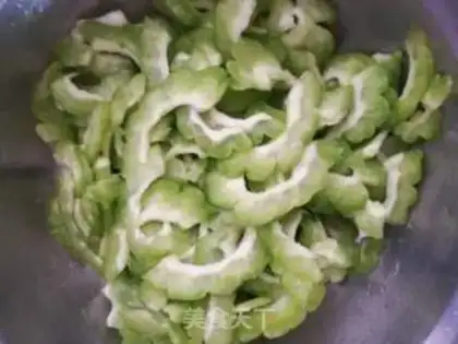 Make Pork and bitter melon step 1