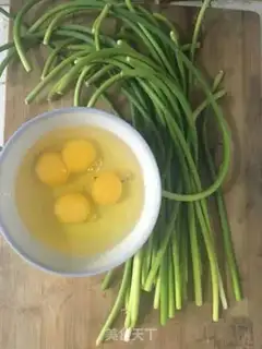 Make Garlic fried eggs step 0
