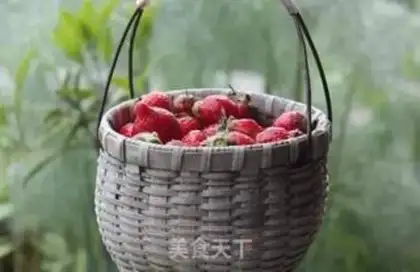 Make Strawberry sauce step 0