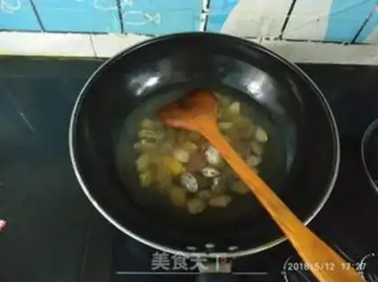 Make Old cucumber and ham soup step 4