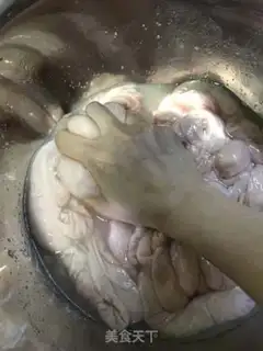 Make Plum fried pig intestines step 1