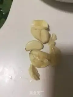 Make Garlic fried potatoes step 1