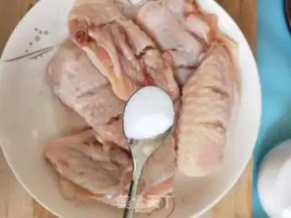 Make Coke chicken wings step 1