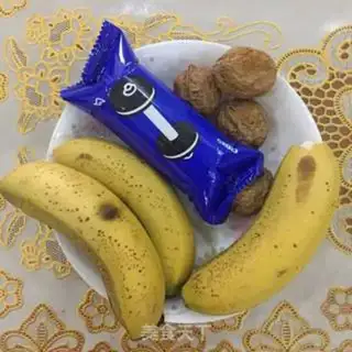 Make Banana pecan snack cup step 0