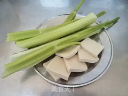 Make 1000 pages of celery step 0