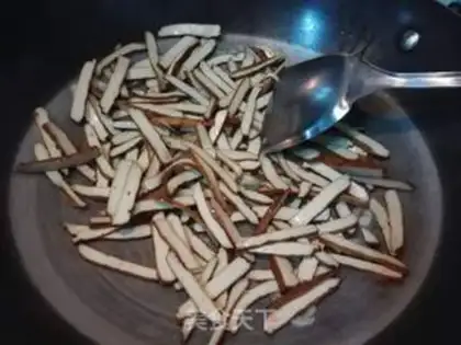 Make Favorite beans, fried fragrance step 3
