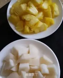Make Pineapple Sydney juice step 1