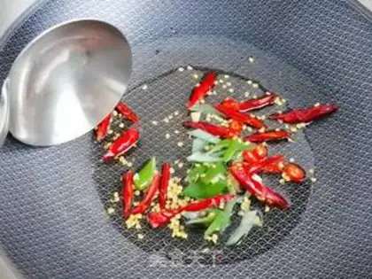 Make Spicy meat noodles step 3