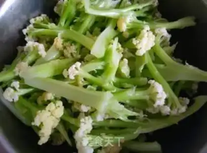 Make Shrimp, garlic and veggie step 0
