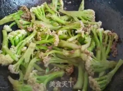 Make Shrimp, garlic and veggie step 4