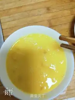 Make Tomato fried eggs step 2
