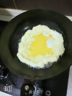 Make Tomato fried eggs step 3