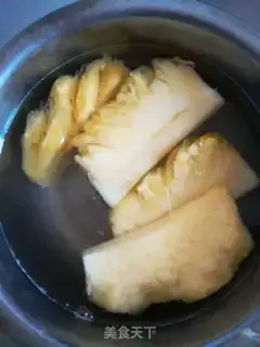 Make Rose pineapple juice step 1