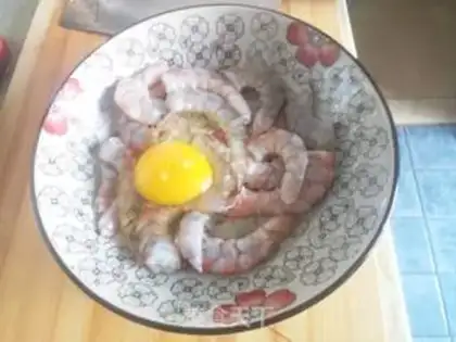 Make Pineapple grunt shrimp step 1