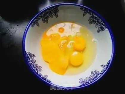 Make Eggs step 1