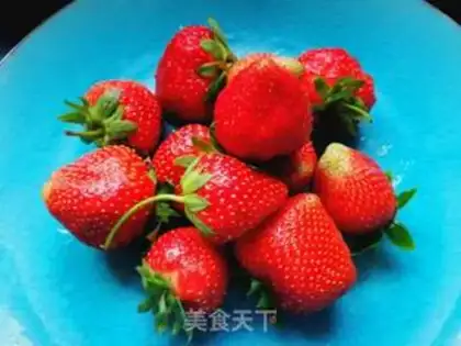 Make Fresh strawberry juice step 0