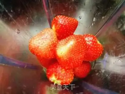 Make Fresh strawberry juice step 1