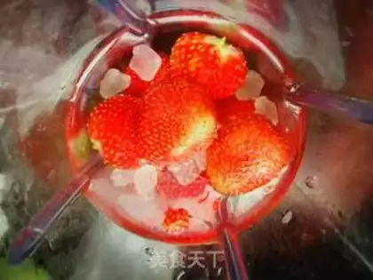 Make Fresh strawberry juice step 2