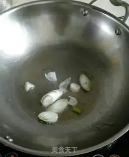 Make Scrambled chili step 1