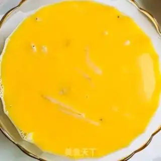 Make Silver fish steamed eggs step 2