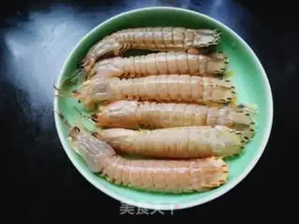 Make Spicy leather shrimp step 0