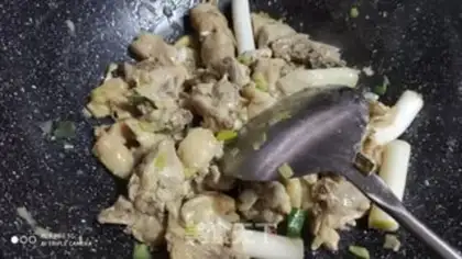 Make Chicken soup and hot rice step 4