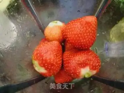 Make Hammelon strawberry juice step 4