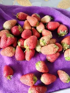 Make Sweet, sweet, honey-eating strawberry step 0