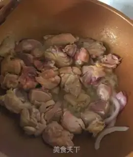 Make Fungus roller chicken rice step 2