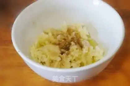 Make Garlic on the back step 3