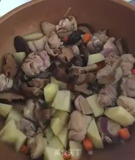 Make Fungus roller chicken rice step 4