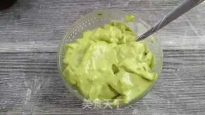 Make A guacamole cake step 2