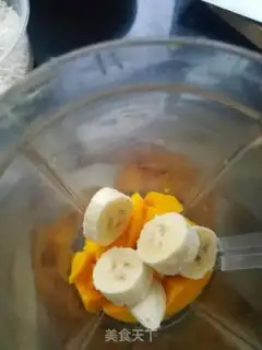 Make Mango banana shake step 1