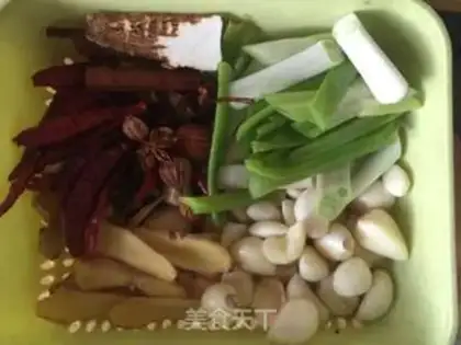 Make Spicy lobster step 1