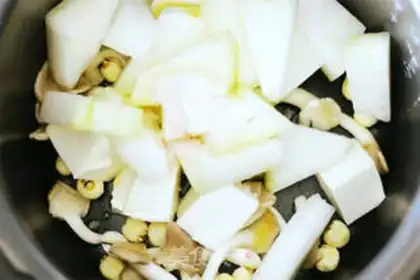 Make Tofu soup step 2